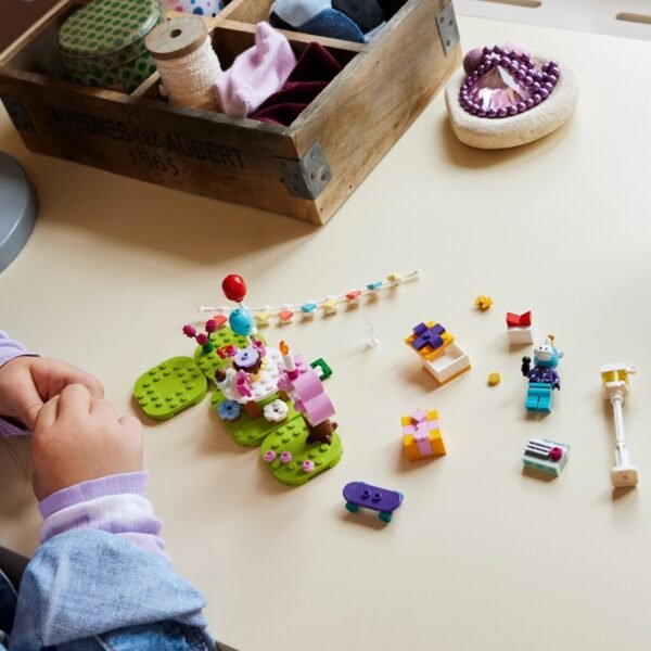 Lego Animal Crossing 77046 Julian's Birthday Party - Afbeelding 2